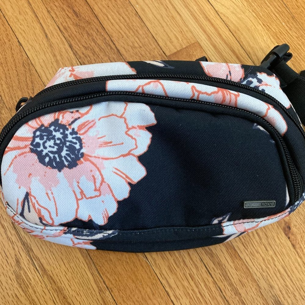 Roxy 'Come Along' Waist Pack. (NWOT)